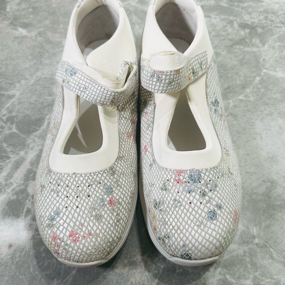 Drew Shoes Womens 12 WW Rose Mary Jane - White Floral Snakeskin Pattern 14375-48